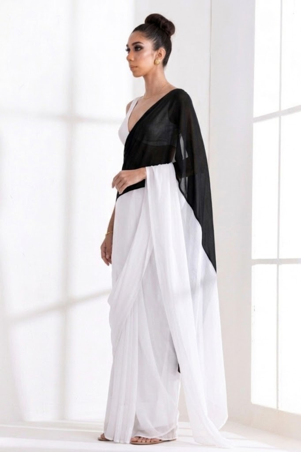 White and Black Georgette Triangle Saree with Blouse Fabric
