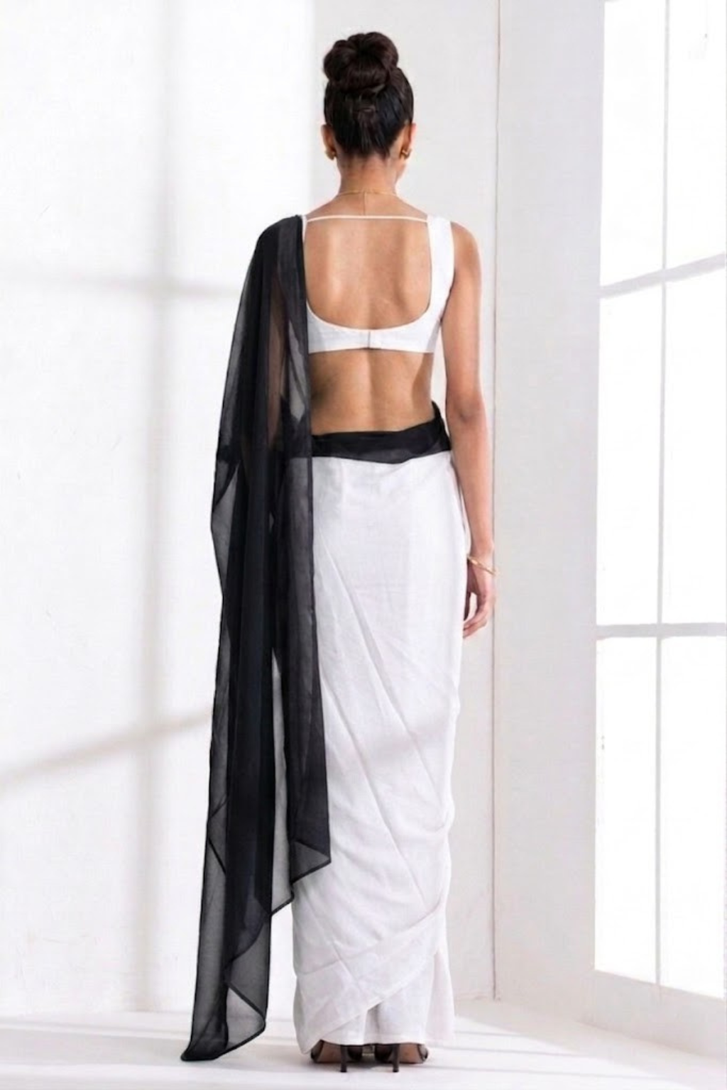 White and Black Georgette Triangle Saree with Blouse Fabric
