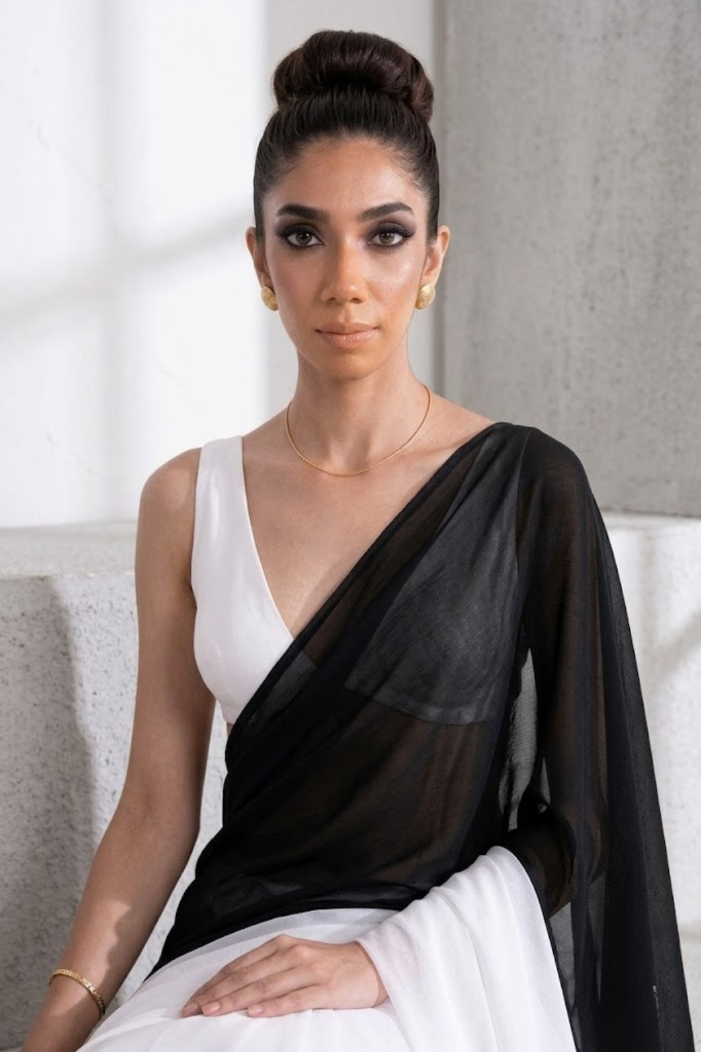 White and Black Georgette Triangle Saree with Blouse Fabric