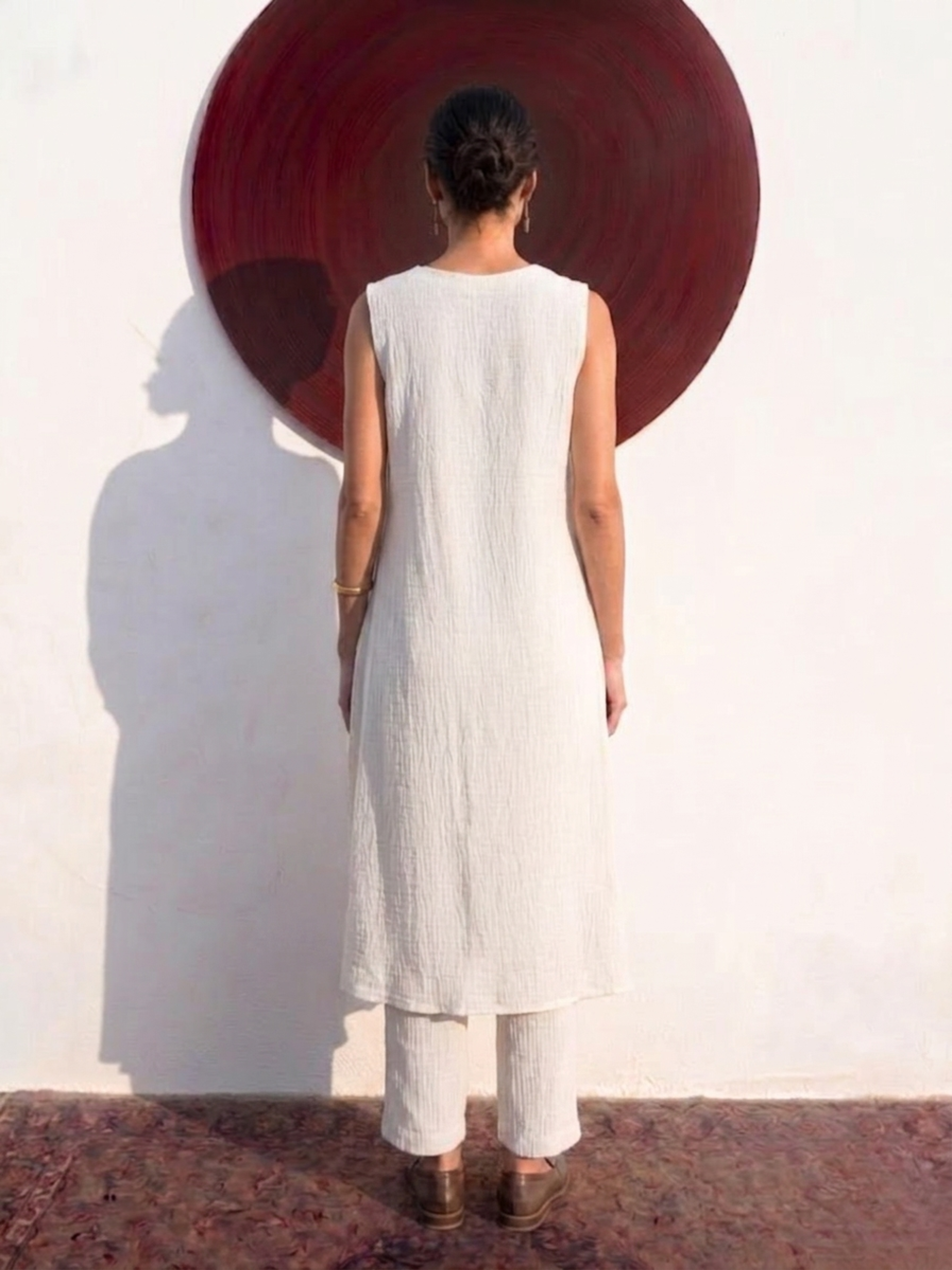 Swtantra White Easy Addictive Travel Airflow Sleeveless Kurta and Pant Set