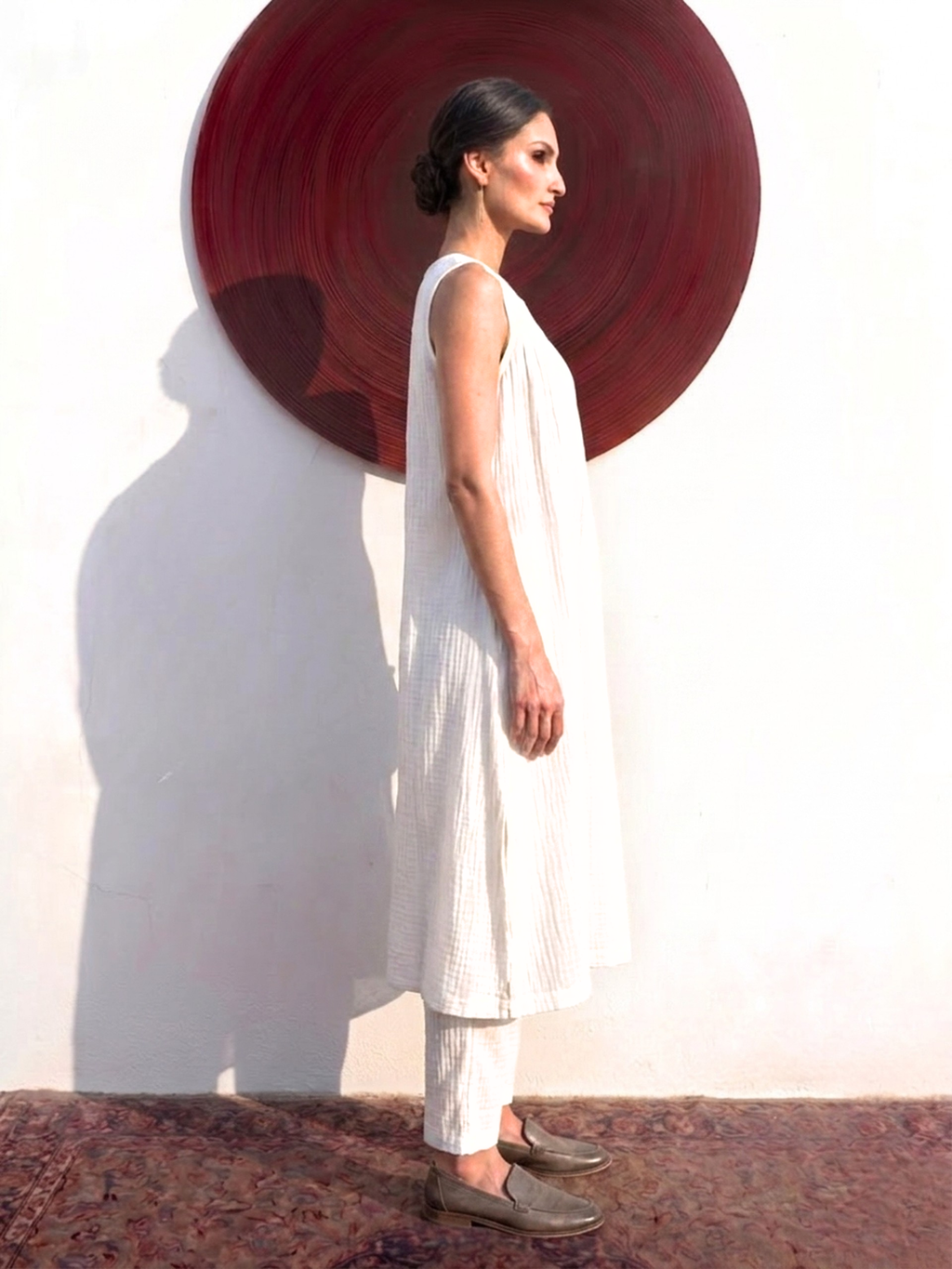 Swtantra White Easy Addictive Travel Airflow Sleeveless Kurta and Pant Set