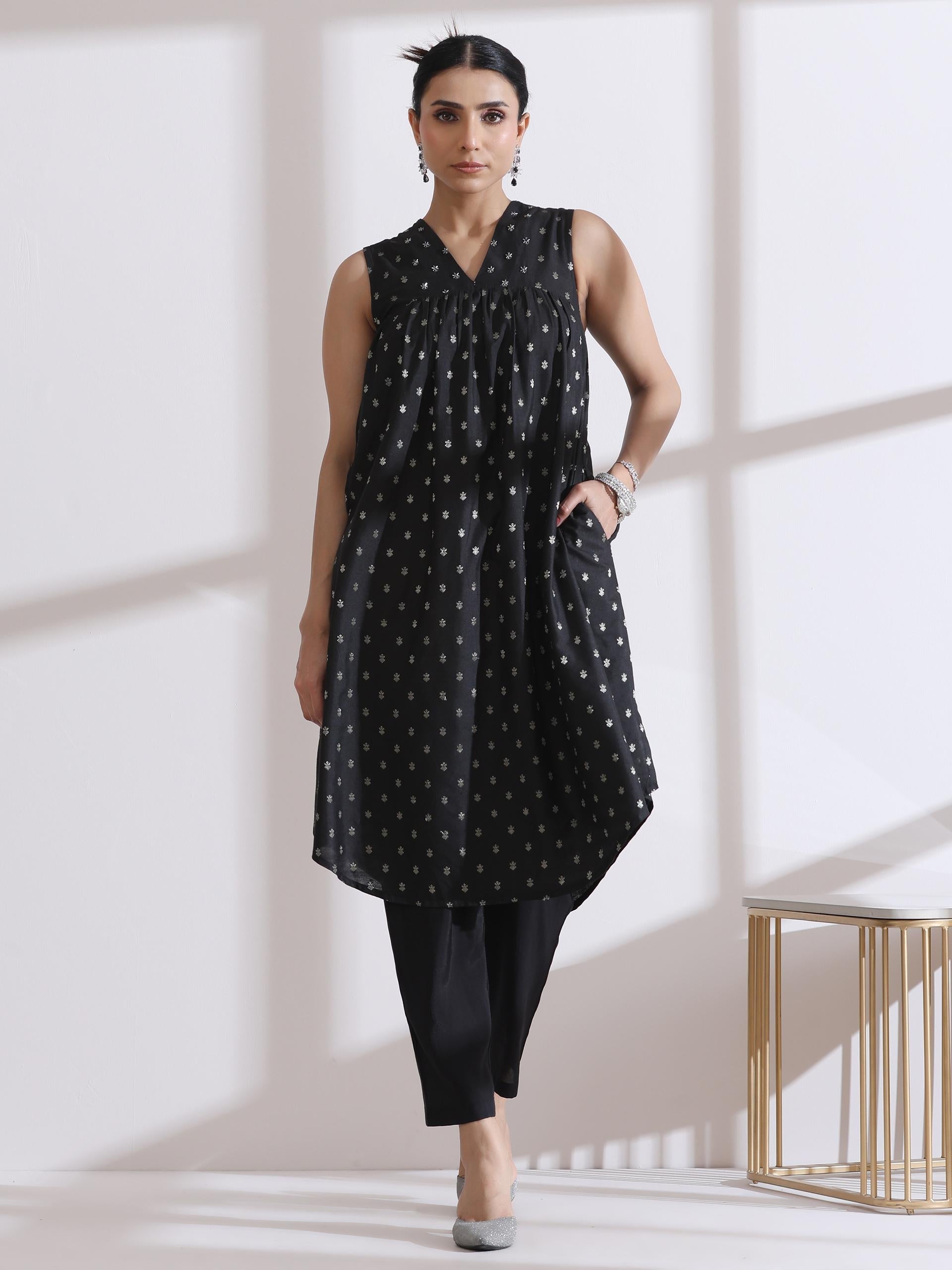 Women's Black Banarasi Silk Woven Sleeveless Kurta with Sequins and Black Pant 2 Piece Set | Straight Fit, V Neck, Sleeveless, Festive Wear, (Banarasi Silk)