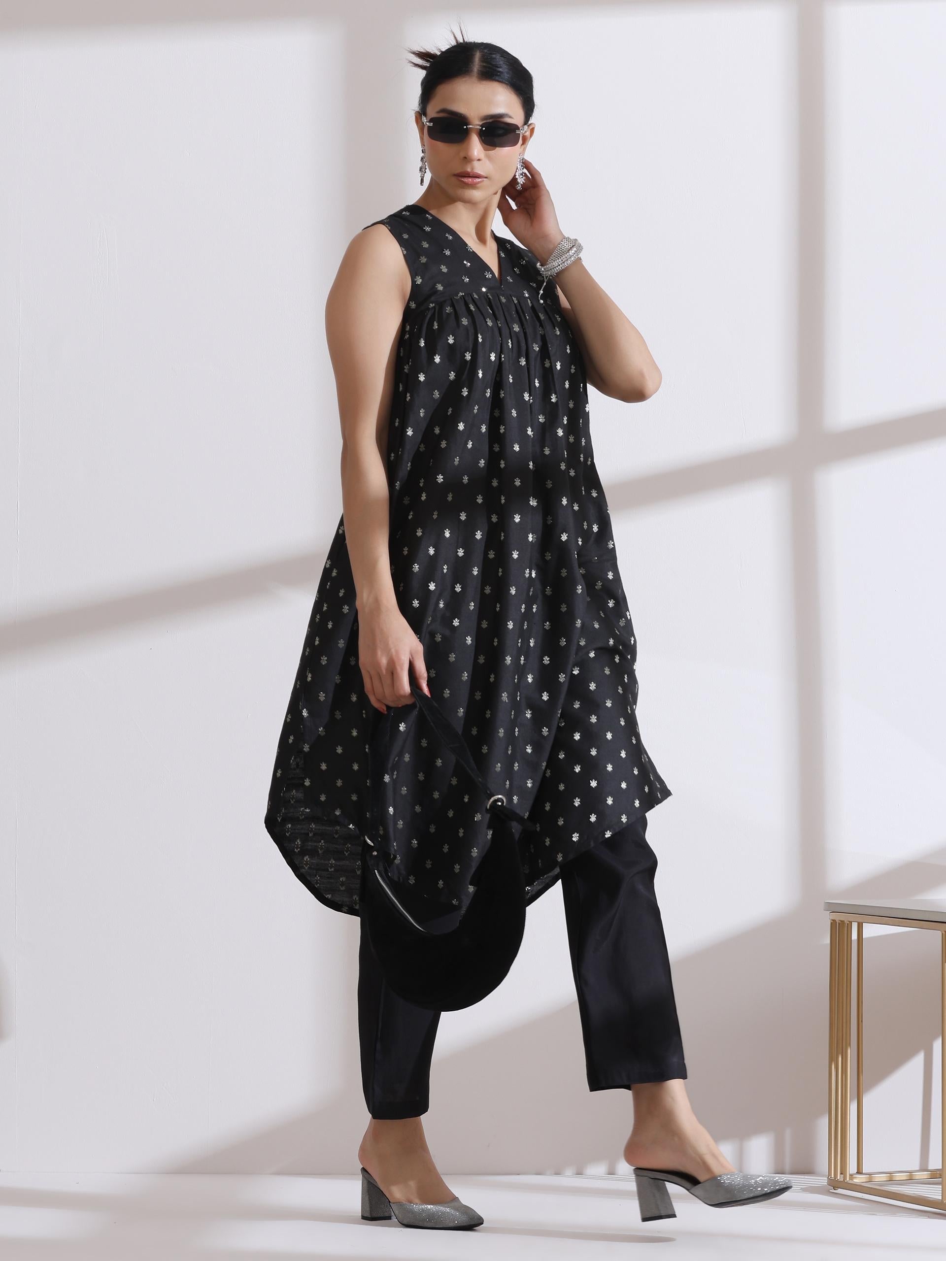 Women's Black Banarasi Silk Woven Sleeveless Kurta with Sequins and Black Pant 2 Piece Set | Straight Fit, V Neck, Sleeveless, Festive Wear, (Banarasi Silk)